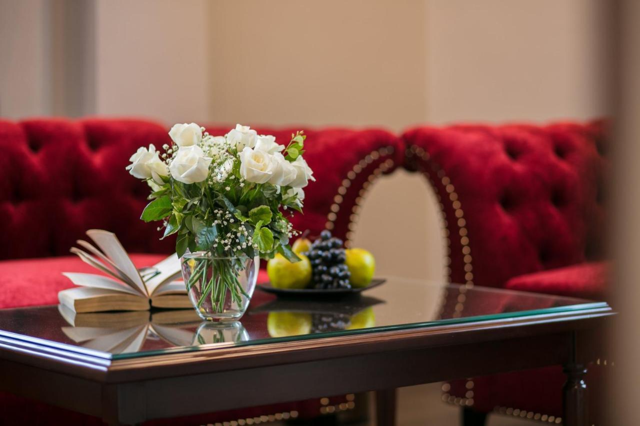 Flora Centre & Hotel 4*