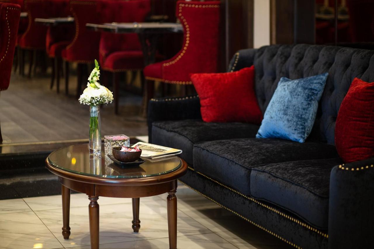 Flora Centre & Hotel 4*