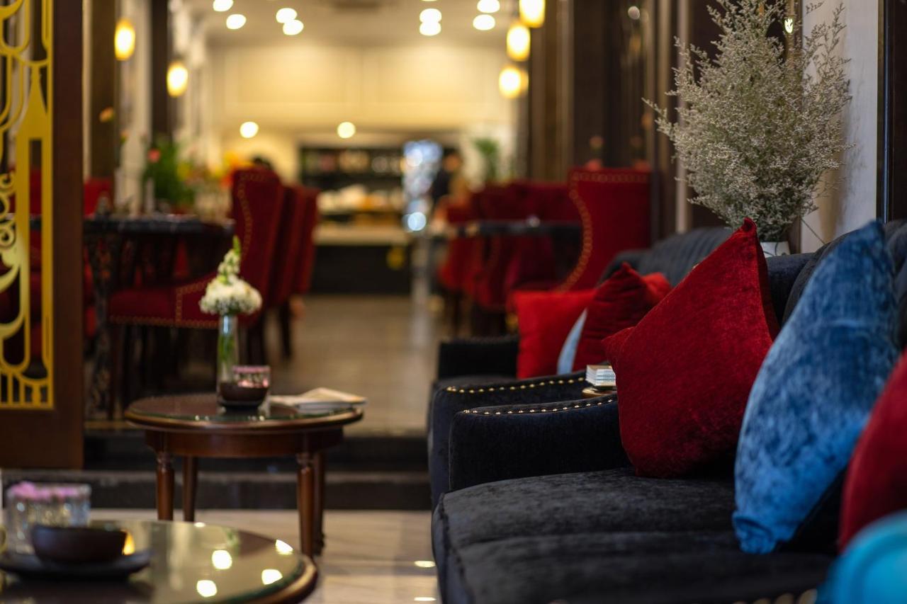 Flora Centre & Hotel 4*