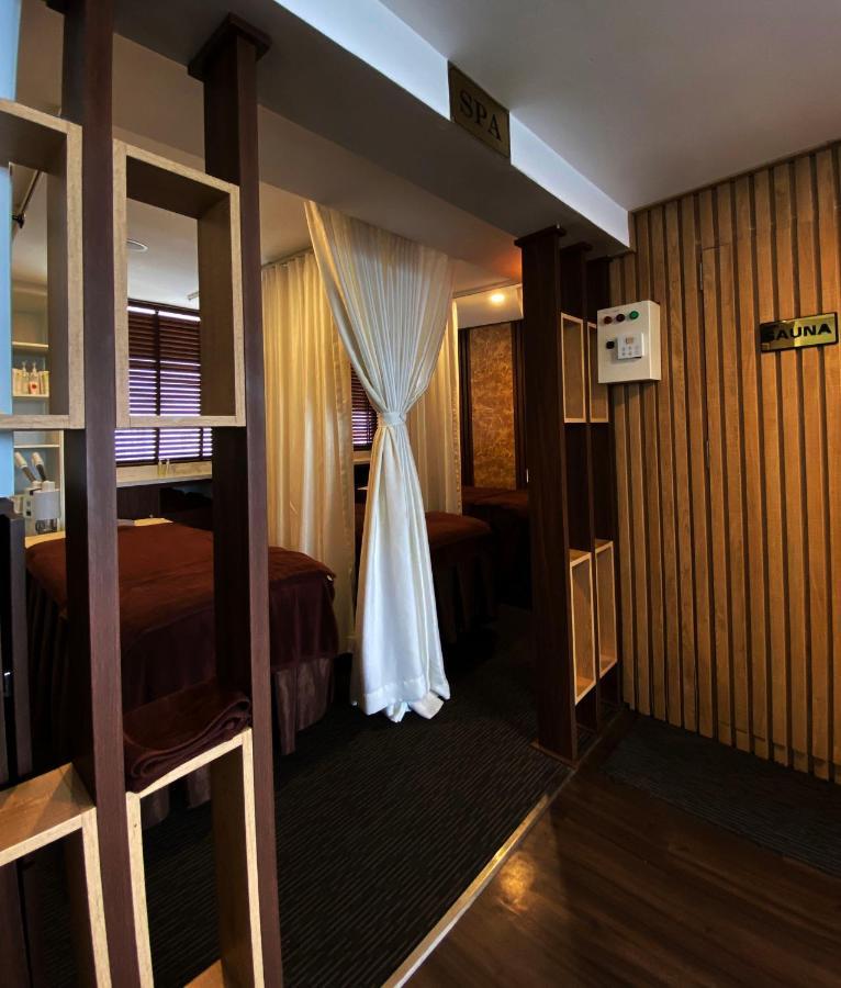 Flora Centre & Hotel 4*
